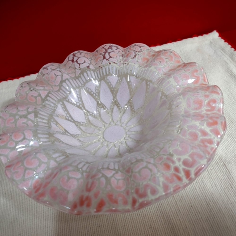 Blown glass Sydenstricker glass vintage fluted pink bowl